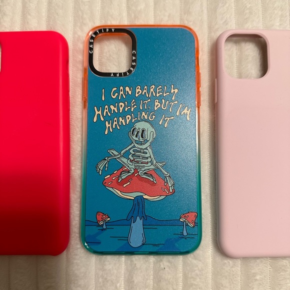 (7) IPhone 11 Pro Max Cases - Picture 4 of 4